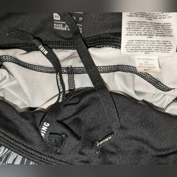 Nike women's graphic DRI-FIT tight running Capri leggings, size XS , black/white - Picture 5 of 10